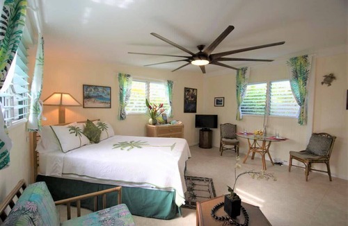 Kailua Apartment | Affordable Island Getaway with private yard