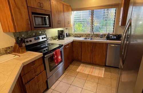 Kahaluu Bay House | Air Conditioned Oceanfront Home - Next to White Sands Beach & 4 Mile Dive Site