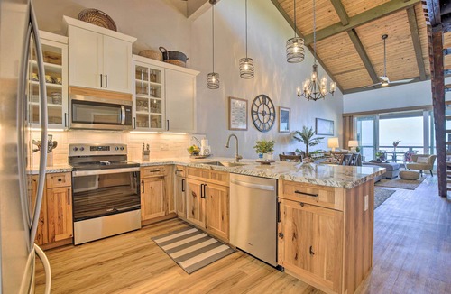 Kahaluu-Keauhou Condo | Airy Oceanfront Kailua-Kona Gem w/Community Pool