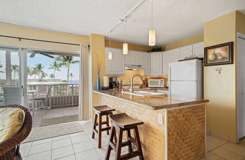Kailua-Kona Condo | 🏖️Alii Drive Oceanfront Complex | Top-Floor Ocean View Condo | Alii Villas 324