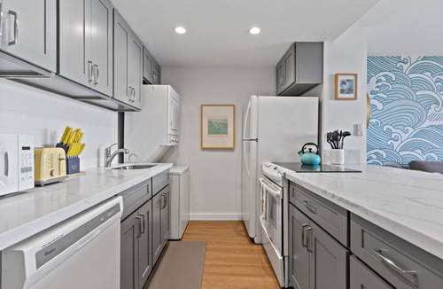 Maalaea Condo | All New! Beachy Chic Remodel, Ocean front with AC