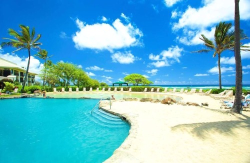Hanamaulu House | Aloha from Waikiki! 3 Pet-friendly Units, Balconies, Onsite Pool!