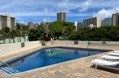 Waikiki Resort | Aloha Gem Studio - Sleek Kitchen, Luxe Amenities & Fast Wi-Fi