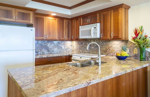 Kihei Condo | Amazing Front-Row Ocean View, Retractable Lanai Awning. Walk to Beaches & Shops