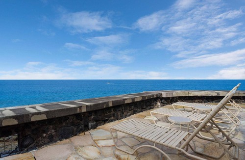 Historic Kailua Village Condo | Amazing Oceanfront Condo 🐠 with Out of this World Ocean Views! 🌅 - Hale Kona Kai 203