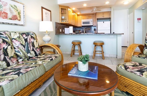 Historic Kailua Village Condo | Amazing Oceanfront Condo 🤿 Fresh Island Flavor in Style and Comfort!🐠 - Hale Kona Kai 306
