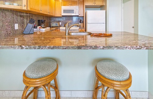 Historic Kailua Village Condo | Amazing Oceanfront Condo 🤿 Fresh Island Flavor in Style and Comfort!🐠 - Hale Kona Kai 306