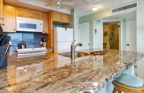 Historic Kailua Village Condo | Amazing Oceanfront Condo 🤿 Fresh Island Flavor in Style and Comfort!🐠 - Hale Kona Kai 306