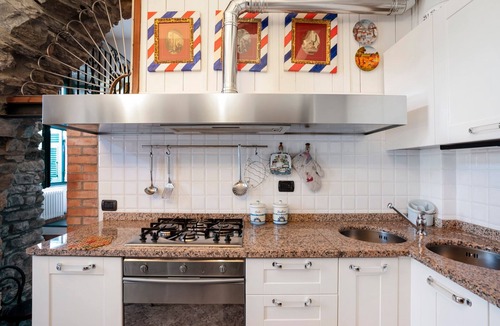 Corniglia Apartment | Apartment "Aurora" with Terrace and Wi-Fi
