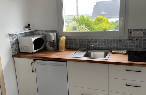 Saint-Nic Apartment | Apartment “Le Miroir De La Baie” with Sea View and Wi-Fi