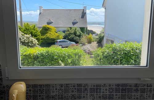 Saint-Nic Apartment | Apartment “Le Miroir De La Baie” with Sea View and Wi-Fi