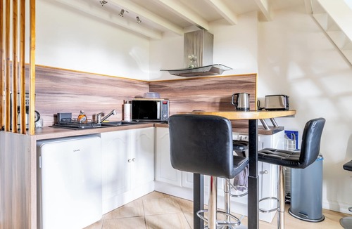 Saint-Herblain Apartment | Apartment 'Manoir De L' Aisnerie - Le Racine' with Shared Garden and Wi-Fi