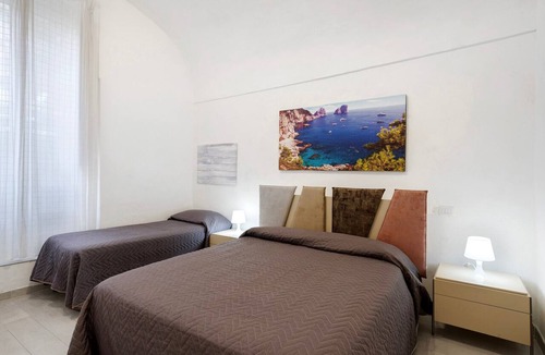 Vico Equense Apartment | Apartment 'Penisola 5' with Shared Terrace, Wi-Fi and Air Conditioning