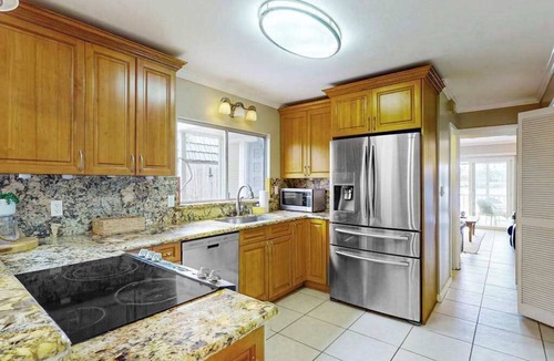 Portlock Condo | August Special! Waterfront Hawaii Kai Gem with Crater Views & Pool by the Beach