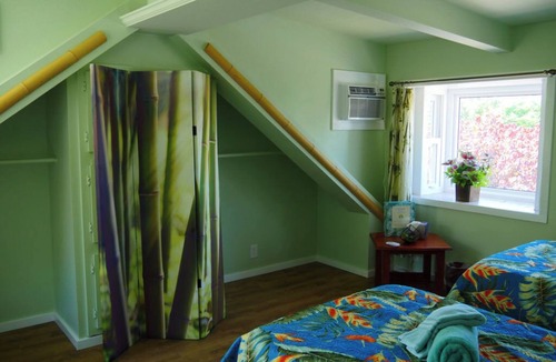 Huelo Resort | Bamboo Room Farm Stay in Haiku on Road to Hana