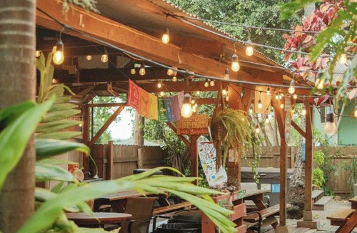 Wailuku Hostel | Banana Bungalow Maui Hostel