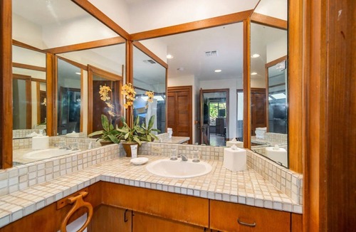 Kapalua Hotel | Bay Villas Gold Ocean View 1 Bedroom at The Kapalua Villas Maui with Living room