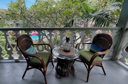 Historic Kailua Village Condo | Beach Bungalow Condo in Kona - New Remodel with 3 Beds & Sleeps 4 + Pool