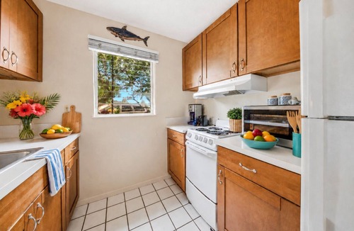 Wailua Condo | Beachfront ! 3 min Walk to Beach ! A/C ! Garden Corner Unit ! 3 Pools