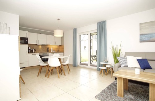 Lobbe Apartment | Beachfront apartment with terrace, use of swimming pool and sauna - Rex Rugia H-1010