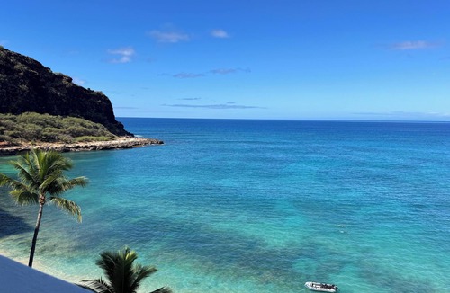 Makaha Condo | Beachfront condo in Waianae, breathtaking view, newly renovated, Mākaha Shore