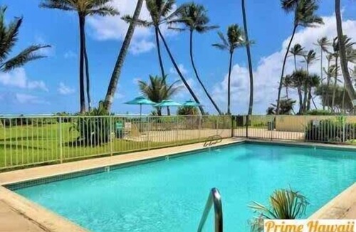 Punaluu Condo | Beachfront Condo with Pool and Beach Access