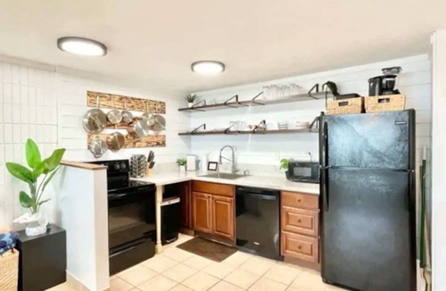 Punaluu Condo | Beachfront Condo with Stunning Ocean View