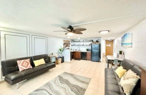 Punaluu Condo | Beachfront Condo with Stunning Ocean View