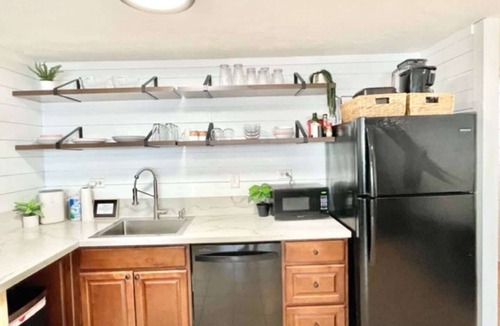 Punaluu Condo | Beachfront Condo with Stunning Ocean View