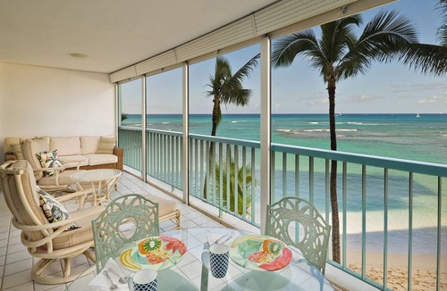 Diamond Head - Kapahulu - St. Louis Condo | BEACHFRONT COZY 1BR/1BA/1PKG IN WAIKIKI