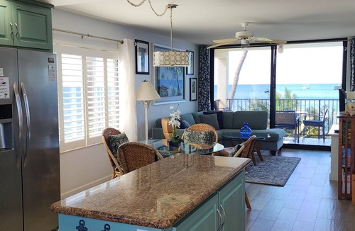 Kihei Condo | Beachfront Direct Ocean Views, End Unit, AC, Wi-Fi TVs, Elevator, Free Parking