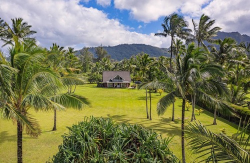 Hanalei House | Beachfront Paradise: Spectacular Hanalei Bay Retreat with Stunning Views