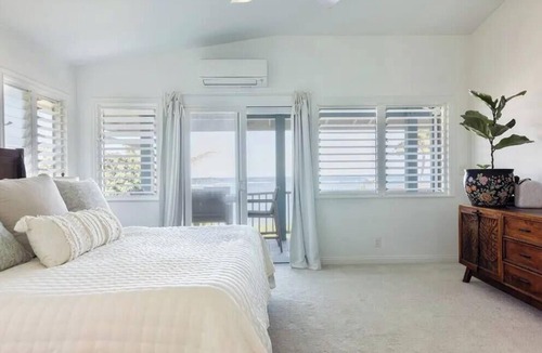 Waialua House | BEACHFRONT. Rare find in Waialua with AC and your own private beachfront lanai.