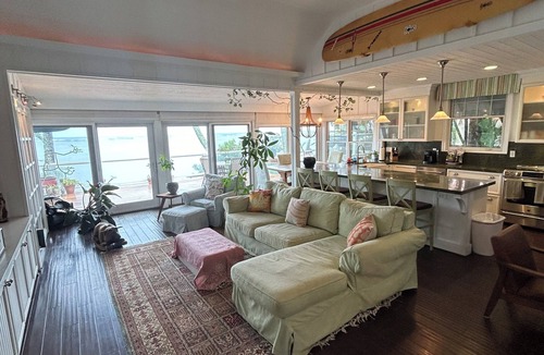 Hawaii Loa Ridge House | Beachfront South Shore Retreat with Stunning Ocean View Deck, Surf Near Waikiki