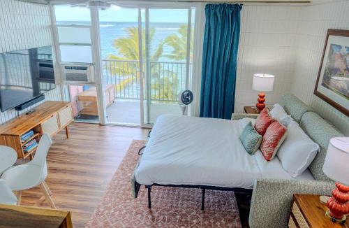 Punaluu House | Beachfront Studio w Amazing Views