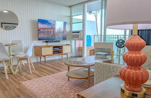 Punaluu House | Beachfront Studio w Amazing Views