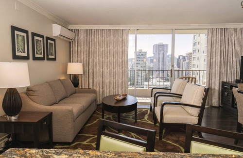McCully - Moiliili Resort | Beautiful 1BR Condo near Waikiki Beach