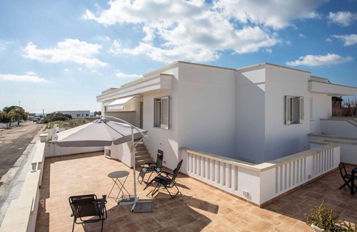 Marina di Pescoluse House | Beautiful apartment in villa for 4 guests with A/C, TV and patio