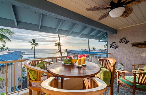 Historic Kailua Village Condo | Beautiful Ocean view unit | AC | WiFi | Walk to Town | Kona Reef F22