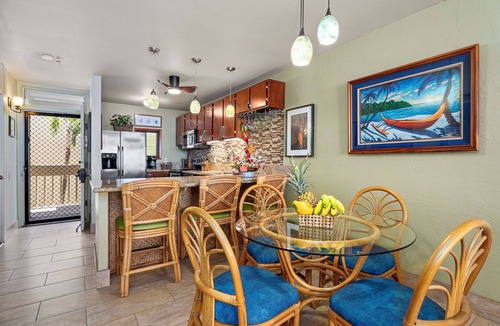 Kailua-Kona Condo | Beautiful Oceanfront Kona Bali Kai 3rd Floor Condo with A/C in Guest Room