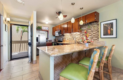 Kailua-Kona Condo | Beautiful Oceanfront Kona Bali Kai 3rd Floor Condo with A/C in Guest Room