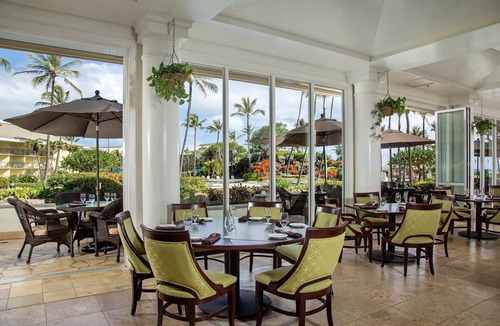 Hanamaulu Condo | Beautiful Oceanfront Resort With Walk Out room to the 4 Resort Pools and Beach