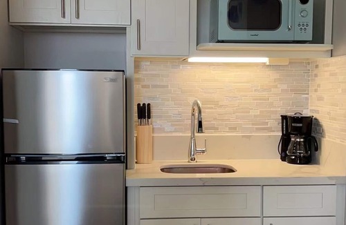 McCully - Moiliili Apartment | Beautiful Remodeled Studio with canal, city and mountain views