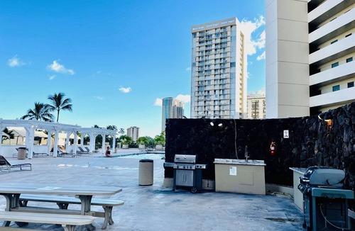 McCully - Moiliili Apartment | Beautiful Remodeled Studio with canal, city and mountain views