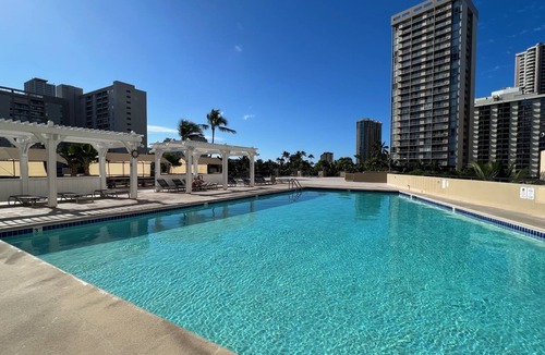 McCully - Moiliili Apartment | Beautiful Remodeled Studio with canal, city and mountain views