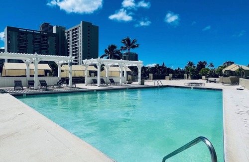McCully - Moiliili Apartment | Beautiful Remodeled Studio with canal, city and mountain views