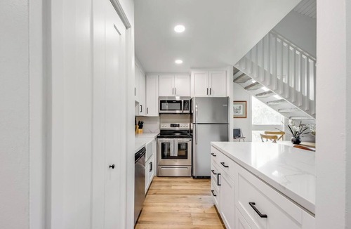 Kahuku Condo | Beautifully Renovated 2-bedroom condo with AC, sleeps 6, North Shore Oahu