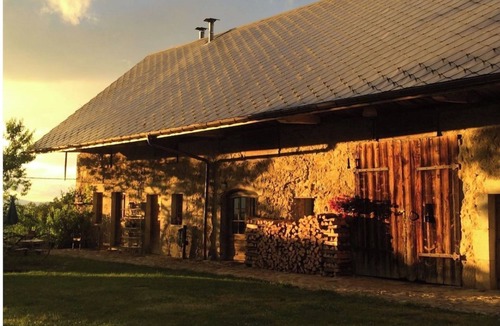 Trevignin Apartment | Between lake and mountains, gîte in a renovated farmhouse