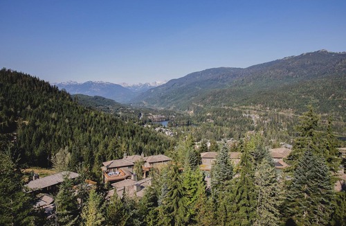 Nordic Estates Ski Chalet | BLUFFS 6 | 3 Bed 2 Bath Townhouse | Ski-In/Out | Breathtaking Views | Hot Tub