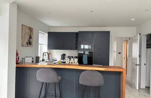 Syon House | Brand New Family House with free parking